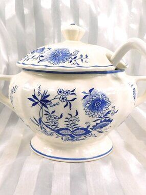 Footed Covered Soup Tureen in Blue Onion # 27020
